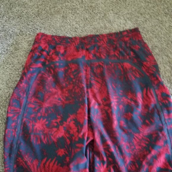 Lululemon Jogging Shorts - Picture 3 of 4